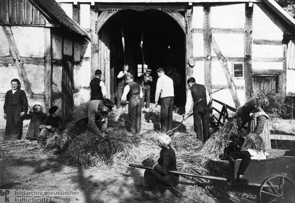 Peasants Threshing Wheat (1904)